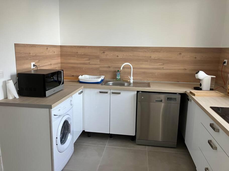 Appartement T4 Terrasse Et Vue Istres Esterno foto